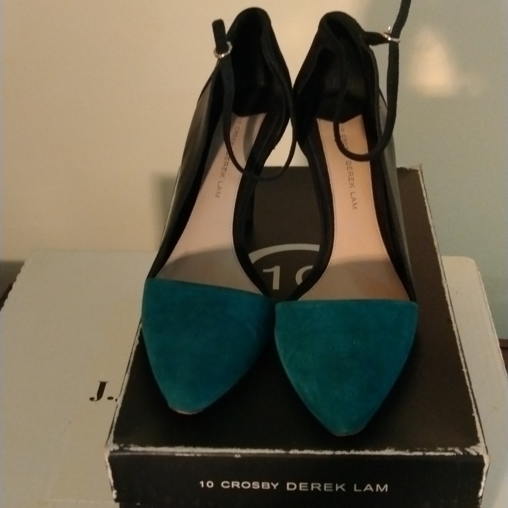 Women's two-toned blk/teal ankle strap heels. Crosby 10 Derek Lam Size 10